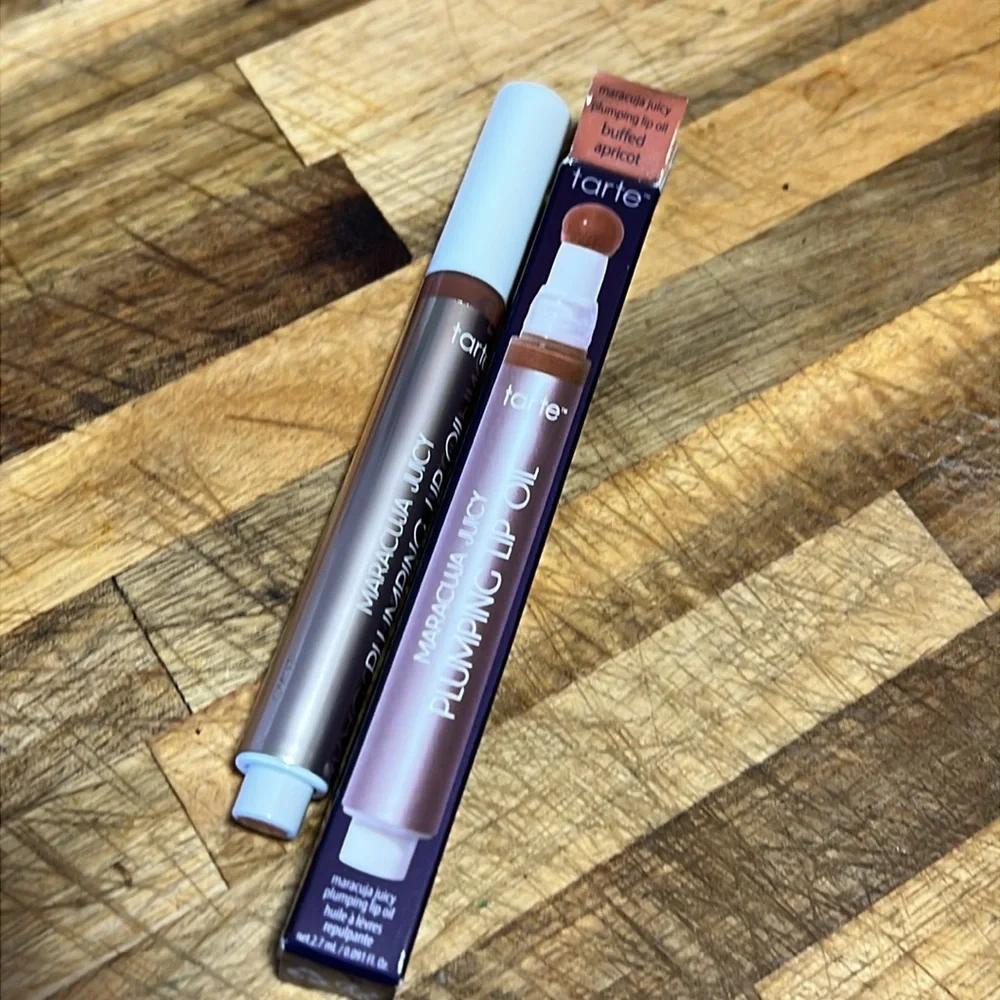 ⚡️💕Tarte Buffed Apricot Plumping Lip Oil